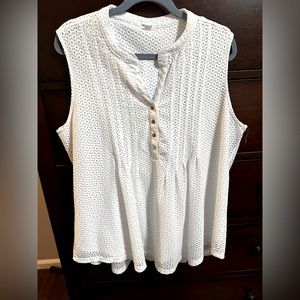 Westport 2X woman’s sleeveless white lace eyelet fully lined top
